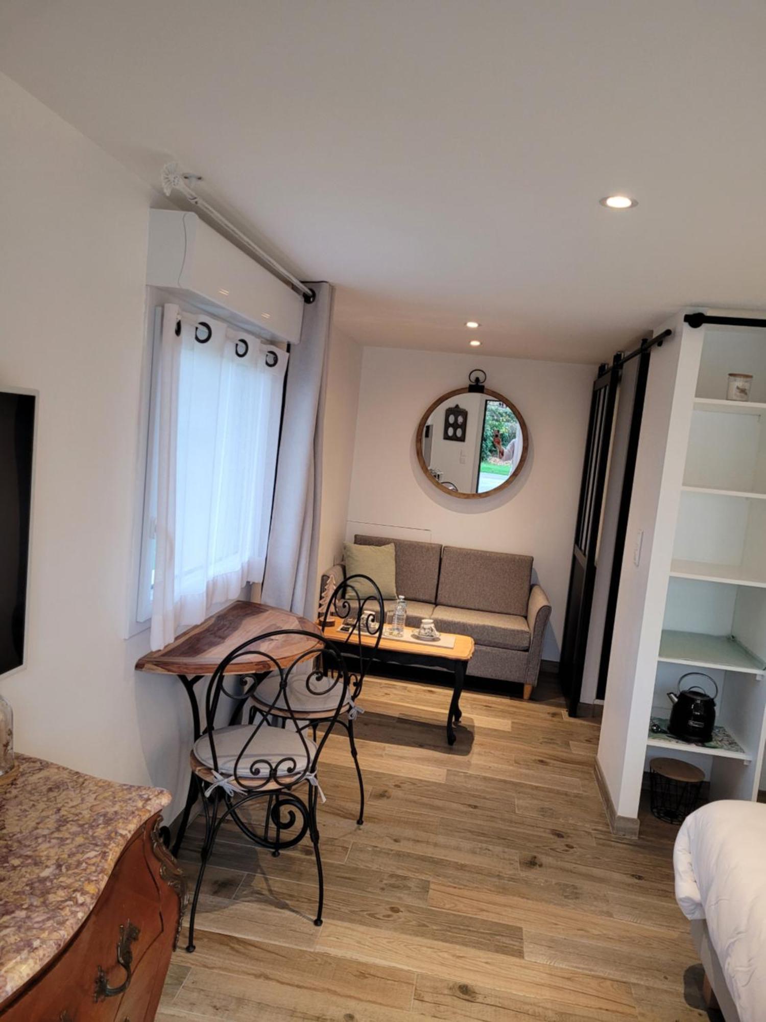 Au Chant Des Oiseaux Bed & Breakfast *